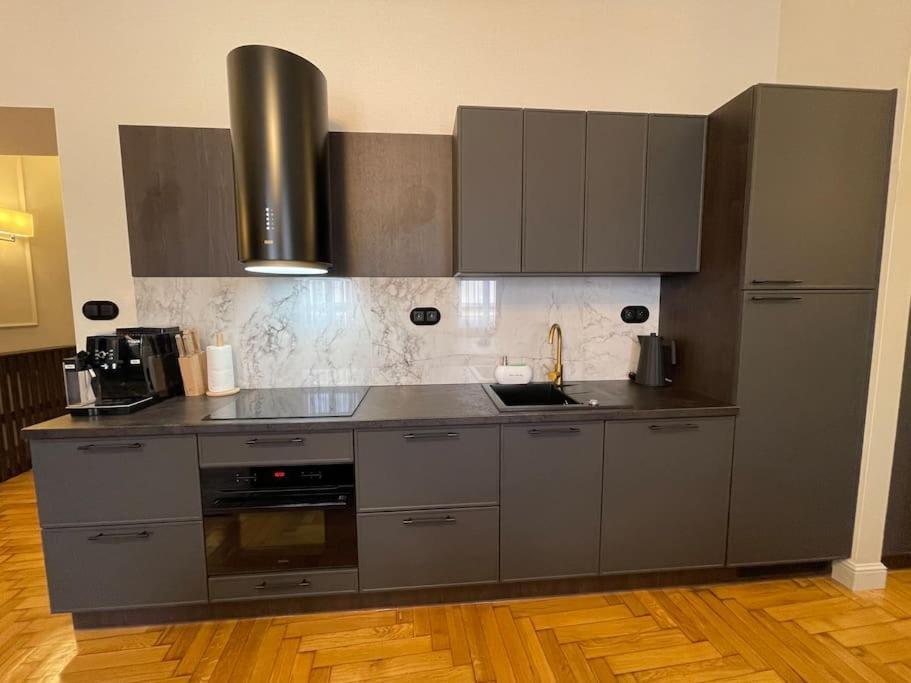 Crown Pearl - Wonderful Apartment, 110Scm, 4 Rooms Krakau Buitenkant foto