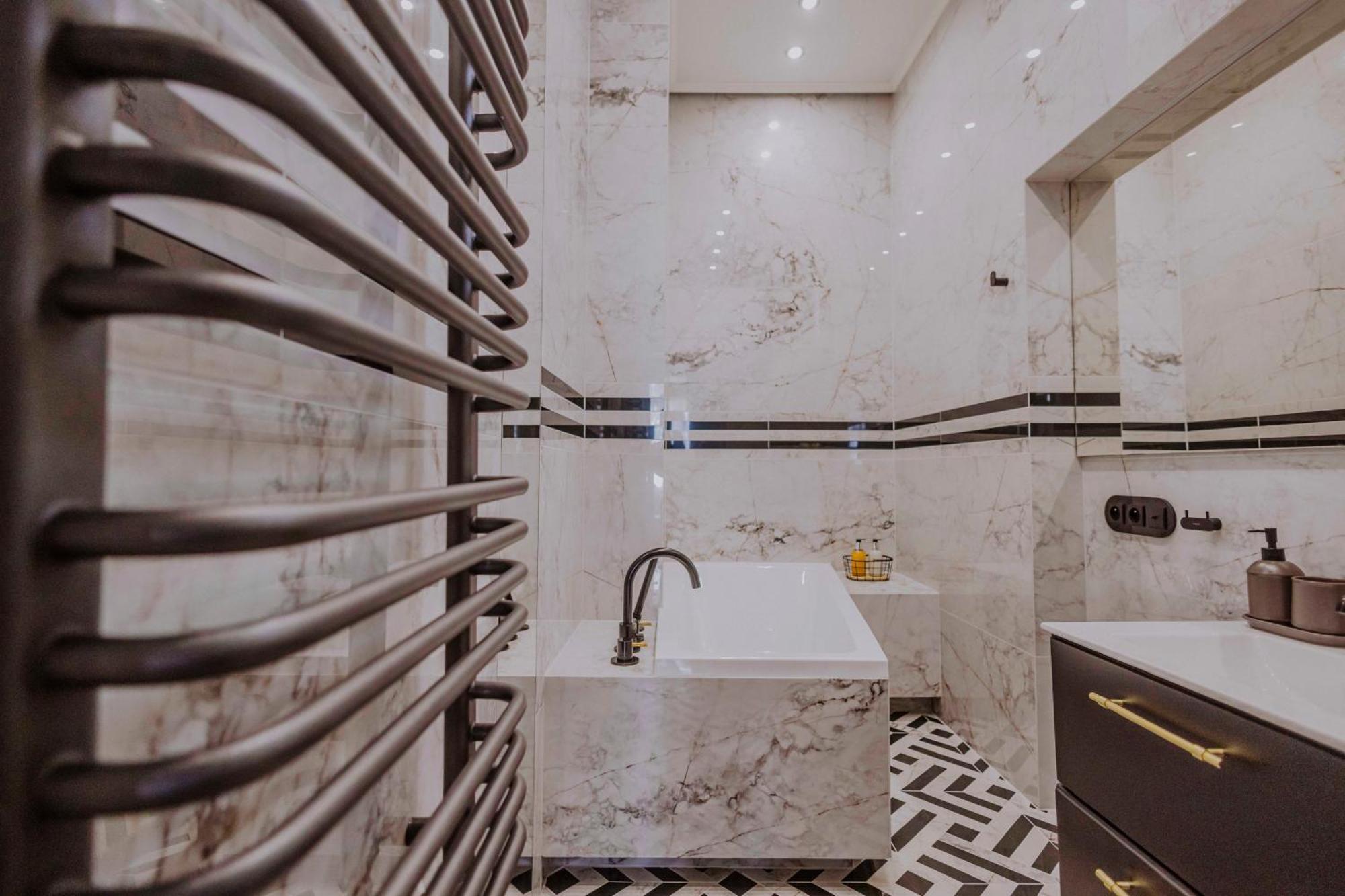 Crown Pearl - Wonderful Apartment, 110Scm, 4 Rooms Krakau Buitenkant foto