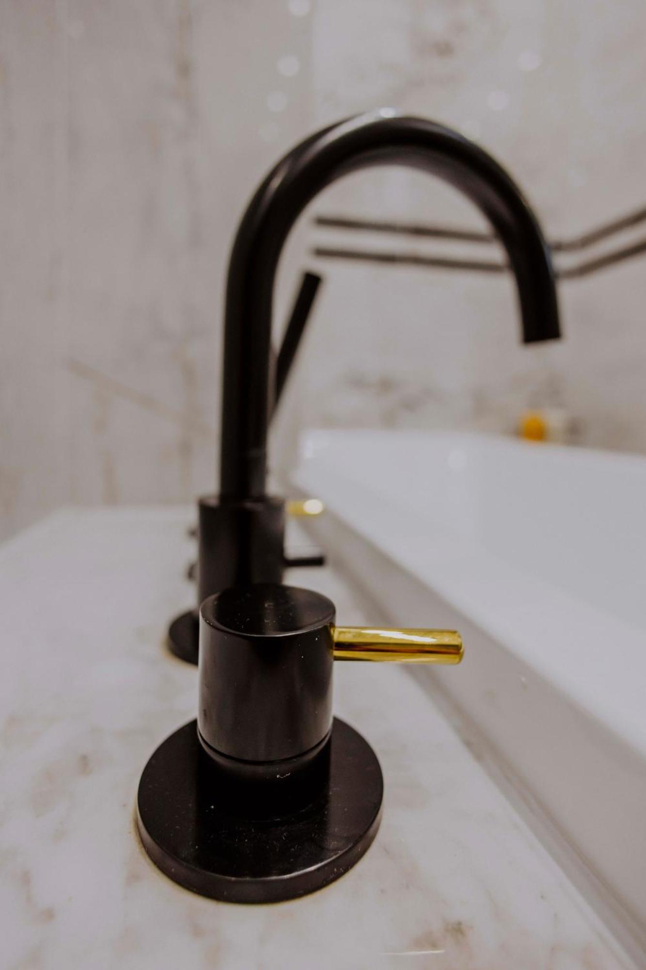 Crown Pearl - Wonderful Apartment, 110Scm, 4 Rooms Krakau Buitenkant foto